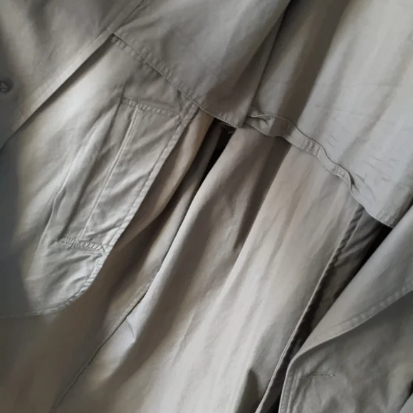 Classic Tan Trench Coat - Picture 6 of 11